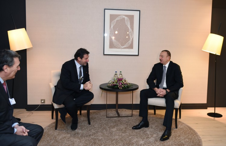 Azerbaijani president meets with CEO of Airbus Group International in Davos (PHOTO)