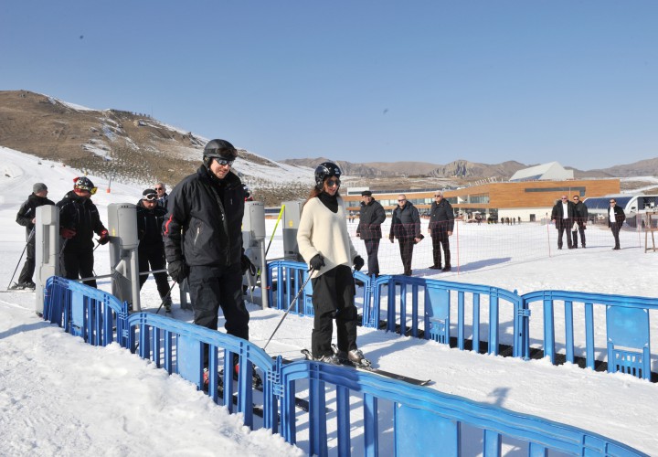 Azerbaijani president and his spouse visit Shahdag tourism complex (PHOTO)