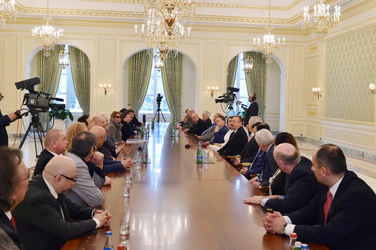 President Aliyev, his spouse met with group of prominent culture and art figures