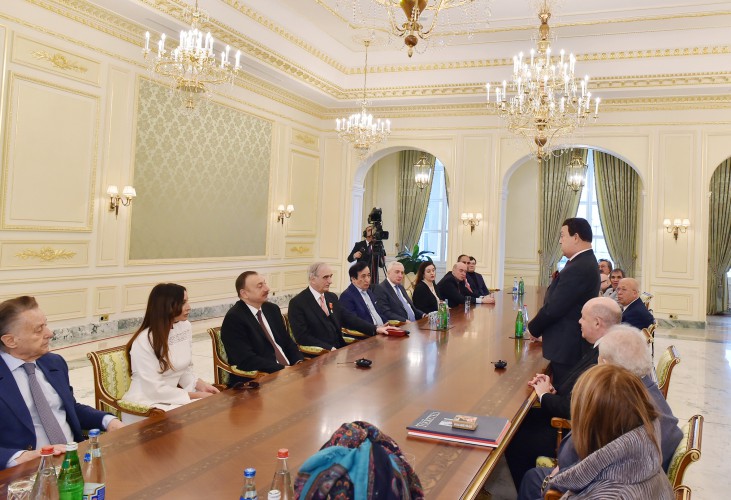 President Aliyev, his spouse met with group of prominent culture and art figures
