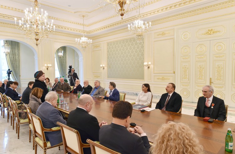 President Aliyev, his spouse met with group of prominent culture and art figures