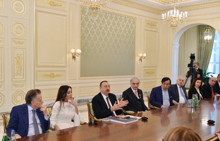President Aliyev, his spouse met with group of prominent culture and art figures