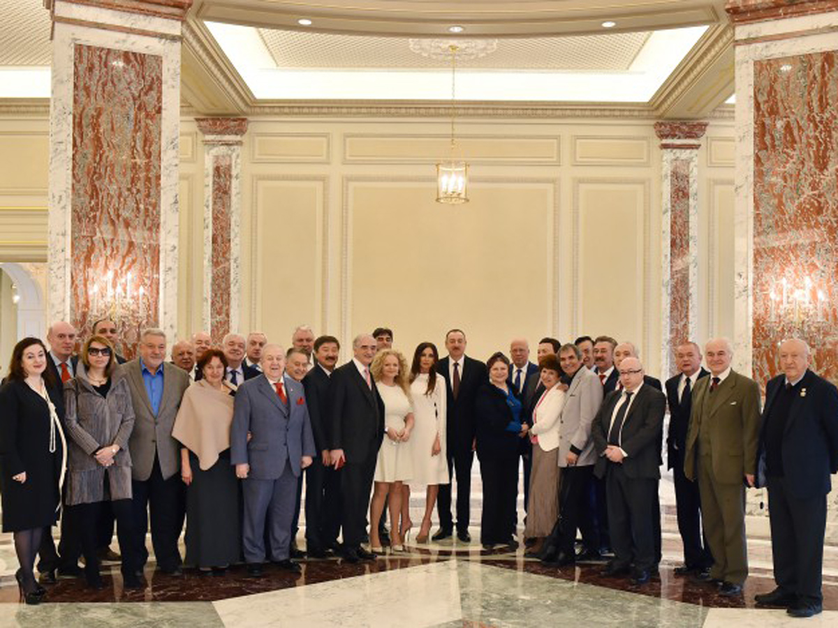 President Aliyev, his spouse met with group of prominent culture and art figures