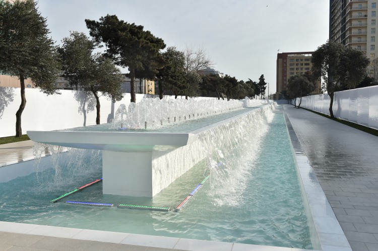 President Aliyev reviews newly-built fountain and waterfall complex in Baku