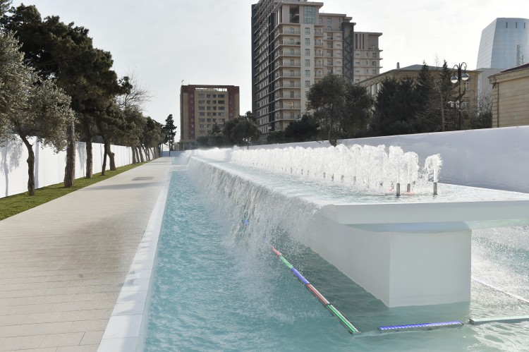 President Aliyev reviews newly-built fountain and waterfall complex in Baku