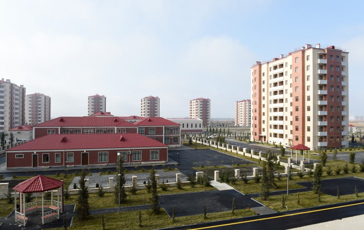 President Ilham Aliyev reviews newly-built residential complex for IDP families in Mingachevir
