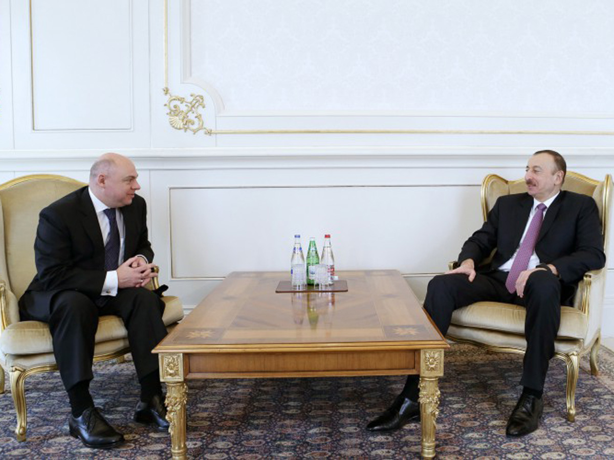 Ilham Aliyev receives credentials of newly-appointed Polish ambassador