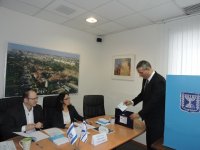 Israeli ambassador to Azerbaijan casts vote in early parliamentary election (PHOTO)