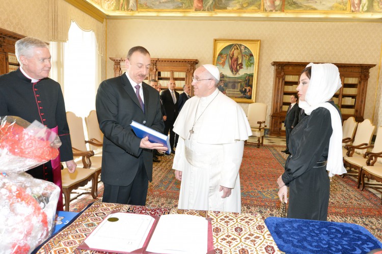 President Ilham Aliyev and his spouse met Pope Francis (PHOTO)