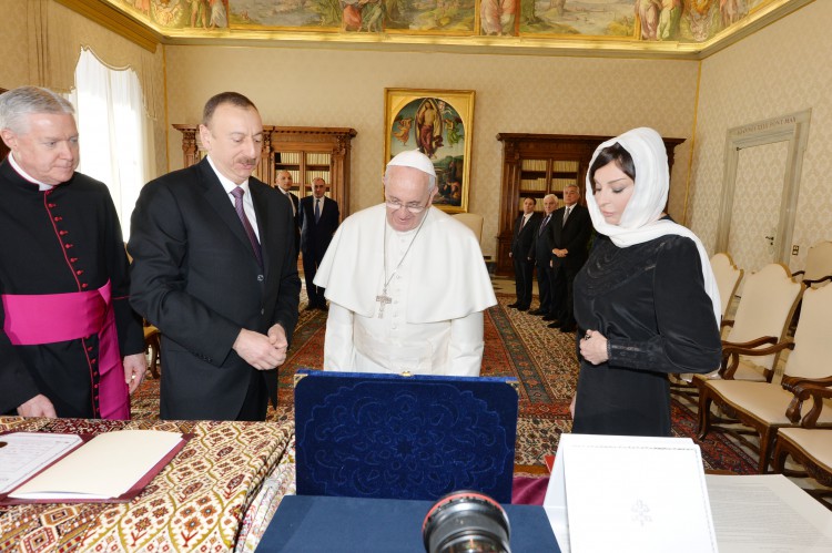 President Ilham Aliyev and his spouse met Pope Francis (PHOTO)