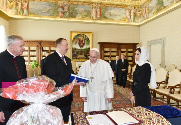President Ilham Aliyev and his spouse met Pope Francis (PHOTO)