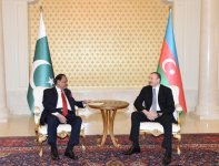 Azerbaijani, Pakistani presidents hold one-on-one meeting (PHOTO)