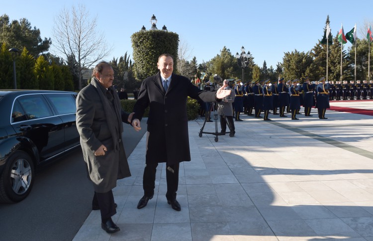 Official welcoming ceremony held in Baku for Pakistan’s president (PHOTO)
