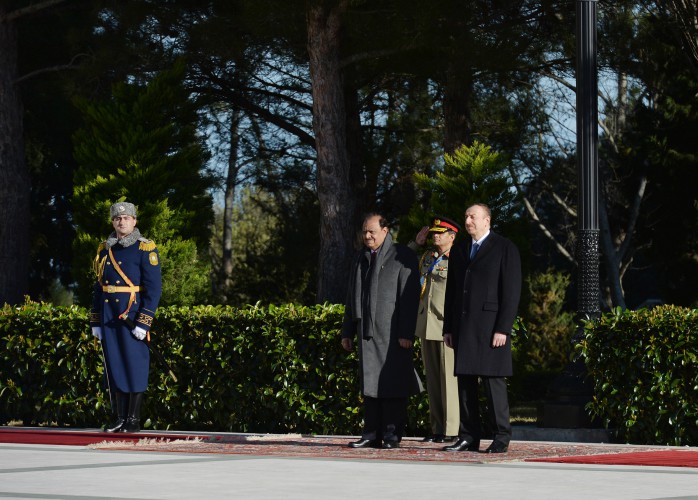 Official welcoming ceremony held in Baku for Pakistan’s president (PHOTO)