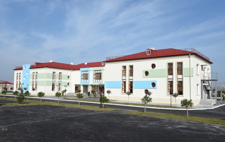 President Ilham Aliyev reviews newly-built residential complex for IDP families in Barda