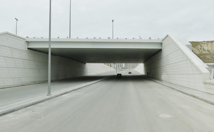 Ilham Aliyev reviews ongoing construction of road and transportation infrastructure around Baku Olympic Stadium (PHOTO)