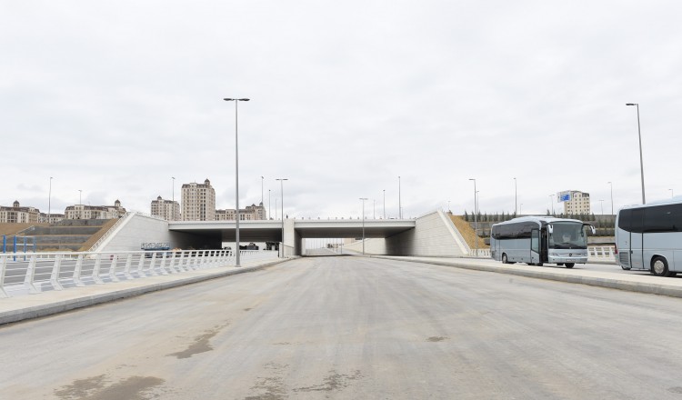 Ilham Aliyev reviews ongoing construction of road and transportation infrastructure around Baku Olympic Stadium (PHOTO)