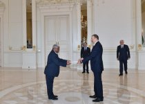 Azerbaijani president receives credentials from ambassadors of several countries (PHOTO)