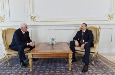 Azerbaijani president receives credentials from ambassadors of several countries (PHOTO)