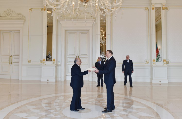 Azerbaijani president receives credentials from ambassadors of several countries (PHOTO)