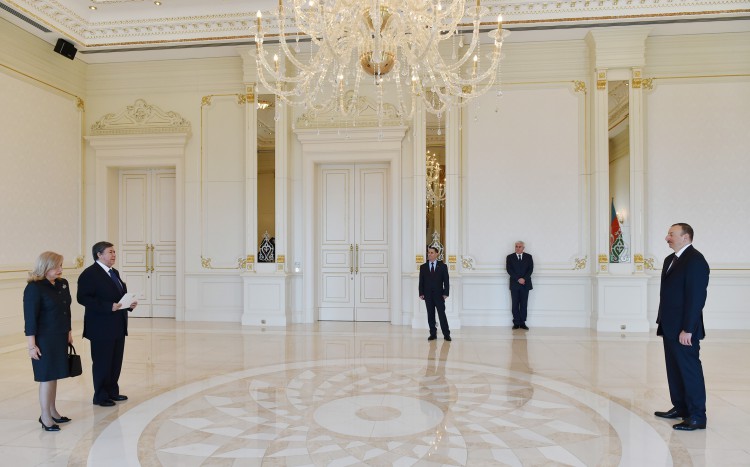 Azerbaijani president receives credentials from ambassadors of several countries (PHOTO)