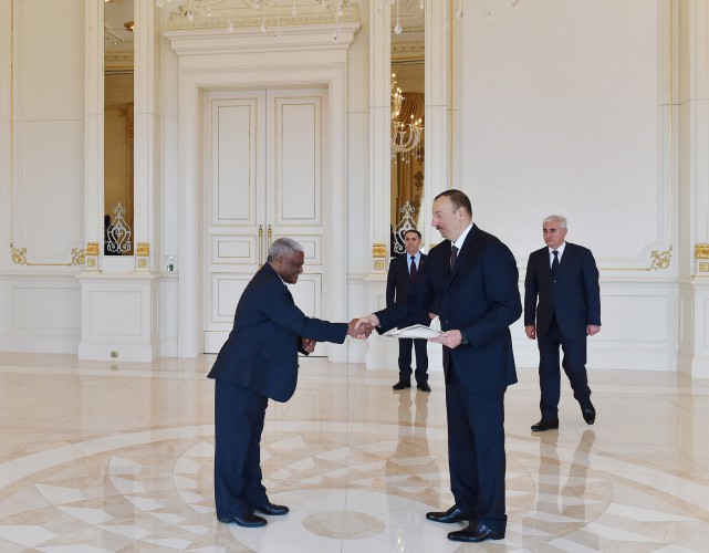 Azerbaijani president receives credentials from ambassadors of several countries (PHOTO)
