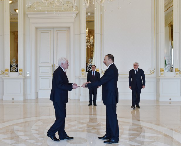 Azerbaijani president receives credentials from ambassadors of several countries (PHOTO)