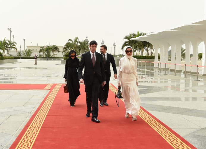 President Ilham Aliyev, his spouse arrive in Jeddah (PHOTO)