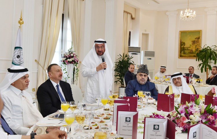 Azerbaijani president meets with OIC Secretary General (PHOTO)