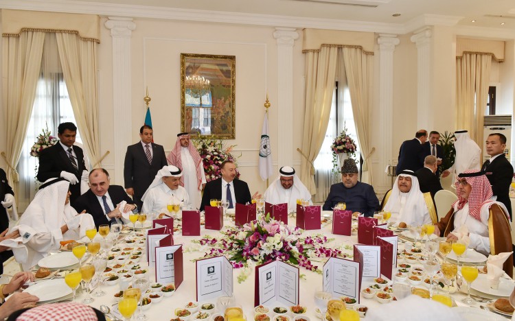 Azerbaijani president meets with OIC Secretary General (PHOTO)
