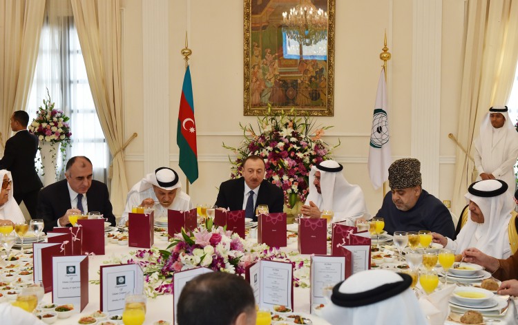 Azerbaijani president meets with OIC Secretary General (PHOTO)