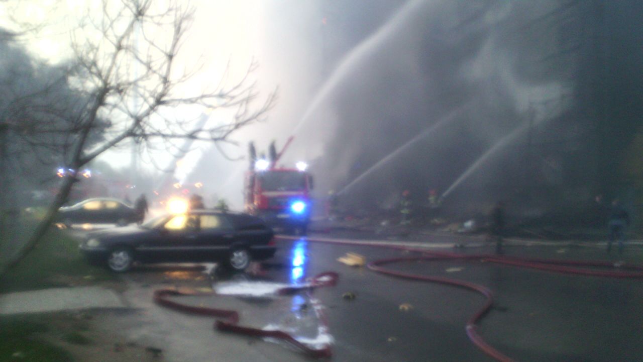 Fire in residential building in Baku was extinguished
(PHOTO, VIDEO)