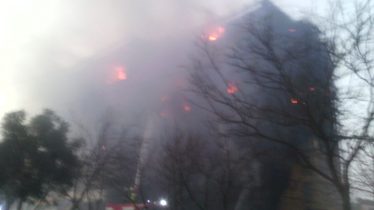 Fire in residential building in Baku was extinguished
(PHOTO, VIDEO)