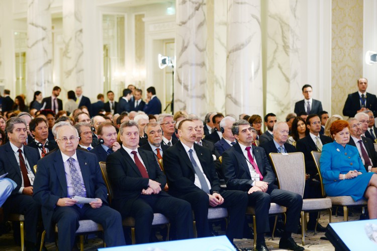 Ilham Aliyev: Baku Forum unique opportunity to tackle challenges, world tensions