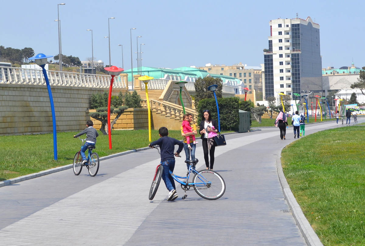 Youth pushing pedals on Baku Boulevard on eve of European Games