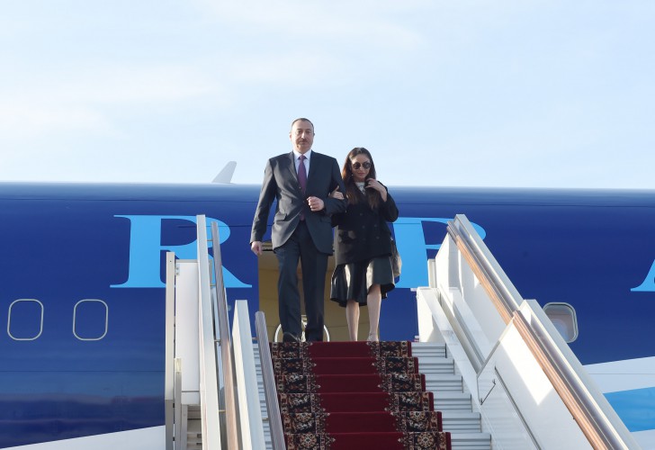 President Ilham Aliyev and his spouse arrive in Russia on working visit