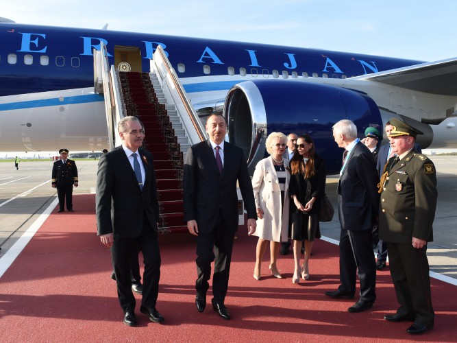 President Ilham Aliyev and his spouse arrive in Russia on working visit