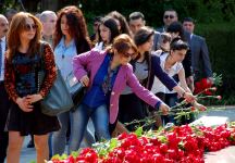 Azerbaijanis mark 92nd birthday anniversary of national leader Heydar Aliyev