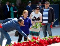 Azerbaijanis mark 92nd birthday anniversary of national leader Heydar Aliyev