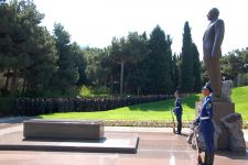 Azerbaijanis mark 92nd birthday anniversary of national leader Heydar Aliyev