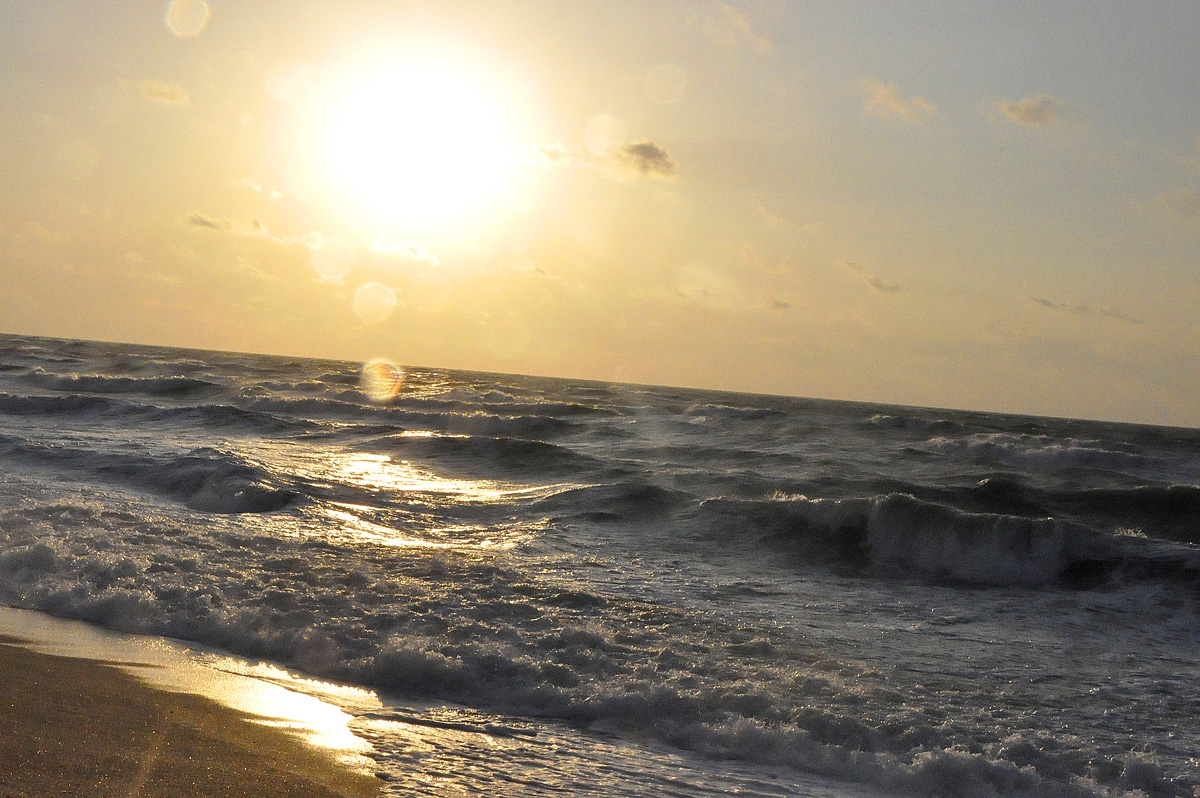 BAKU 2015: Sun, sea, beaches, waves and sunset (PHOTO)