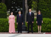 Official welcoming ceremony for Vietnamese president held in Baku (PHOTO)