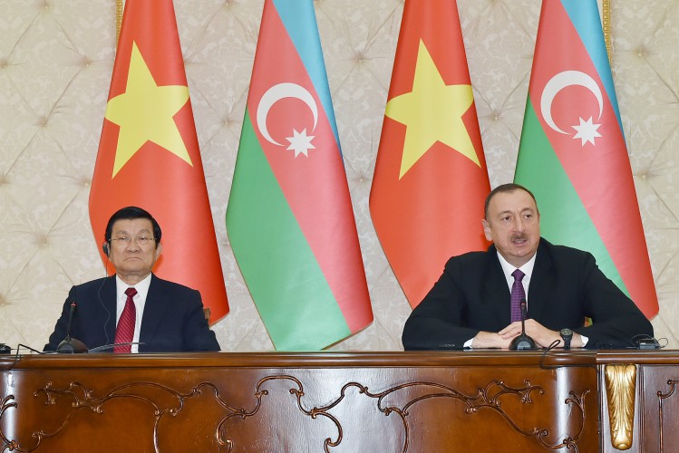 Presidents of Azerbaijan, Vietnam make joint statements for press