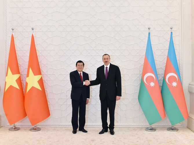 Official welcoming ceremony for Vietnamese president held in Baku (PHOTO)