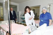 Azerbaijan’s first lady visits injured in fire outbreak in Baku (PHOTO)