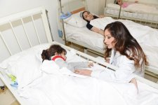 Azerbaijan’s first lady visits injured in fire outbreak in Baku (PHOTO)