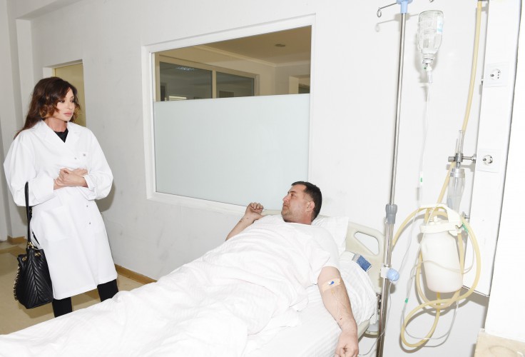 Azerbaijan’s first lady visits injured in fire outbreak in Baku (PHOTO)