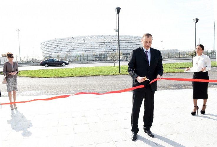 Azerbaijani president and his spouse attend opening of Boyukshor boulevard and park (PHOTO)