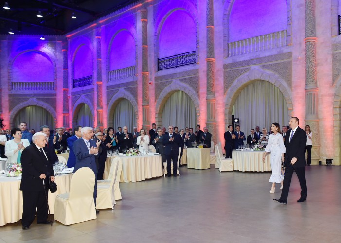 Ilham Aliyev, his spouse attend official reception on occasion of Republic Day (PHOTO)