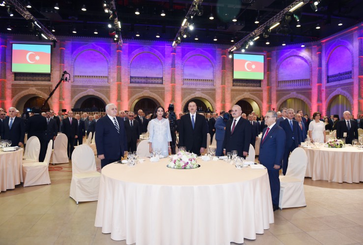 Ilham Aliyev, his spouse attend official reception on occasion of Republic Day (PHOTO)